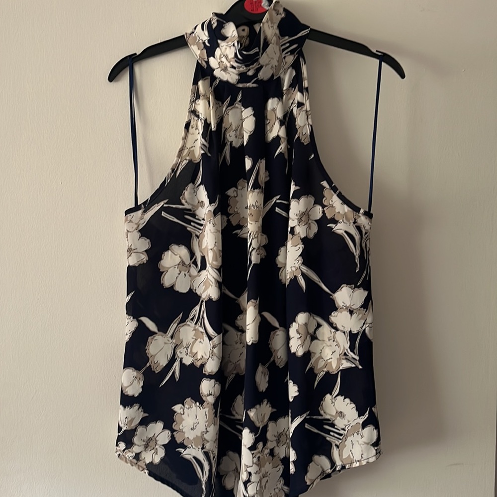 High-neck Navy halter top with tan/white flowers 🌸